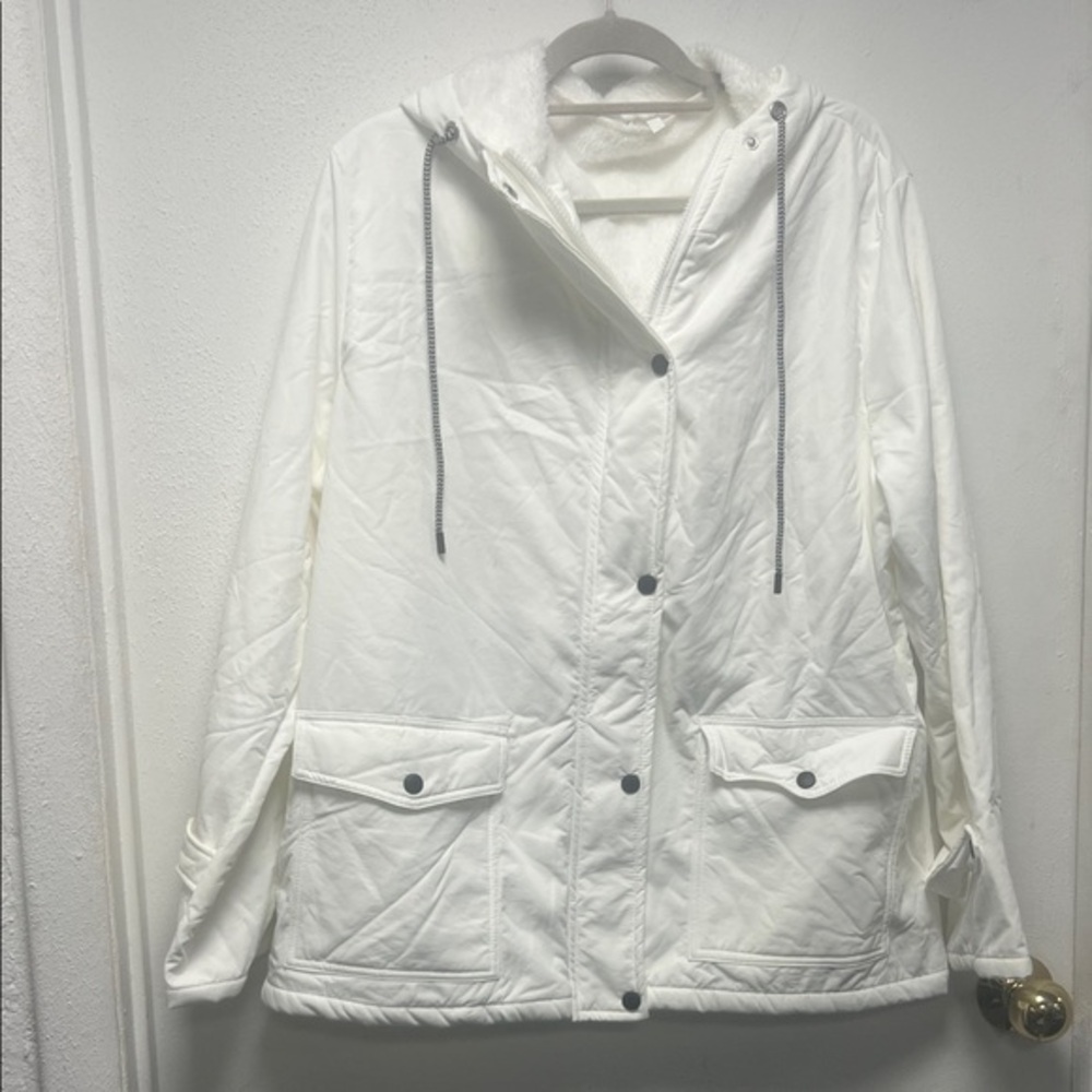 white jacket 3xl pit to pit 25 length 28 fuzzy soft lining